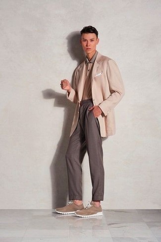 Comment porter une veste beige quand il fait chaud à l'adolescence