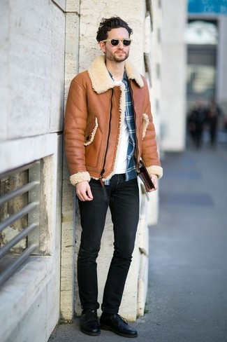 Comment porter une veste beige pour un style chic decontractés quand il fait froid