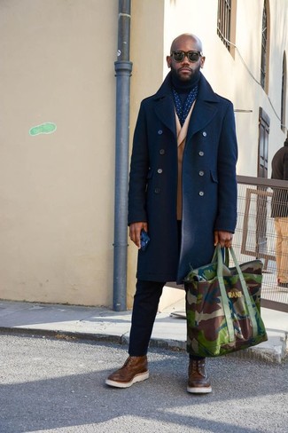 Comment porter une veste beige pour un style chic decontractés quand il fait froid