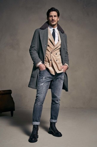 Comment porter une veste beige pour un style chic decontractés quand il fait froid