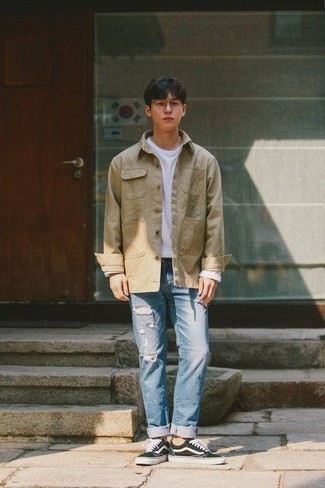 Comment porter une veste beige quand il fait chaud à l'adolescence