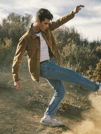 Comment porter une veste beige quand il fait chaud à l'adolescence