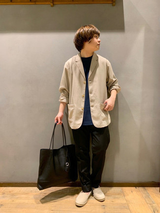 Comment porter une veste beige quand il fait chaud à l'adolescence
