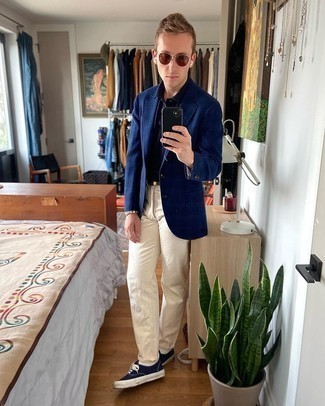 Un blazer à porter avec un jean beige