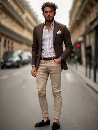 Un blazer à porter avec un jean beige