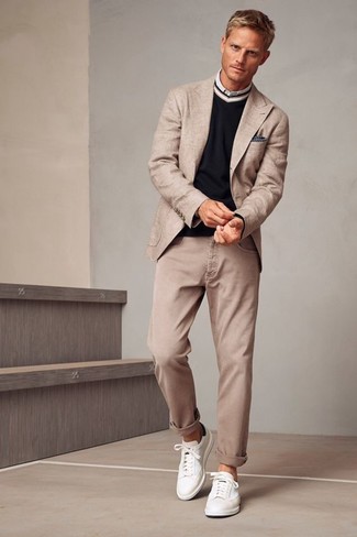 Un blazer à porter avec un jean beige