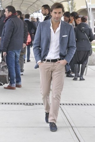 Un blazer à porter avec un jean beige
