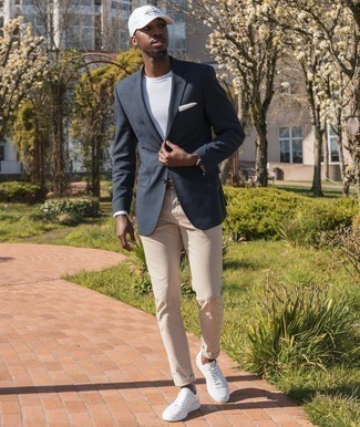 Un blazer à porter avec un jean beige