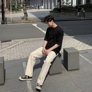 Comment porter un jean beige en été