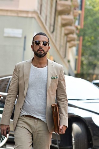 Comment porter un jean beige en été