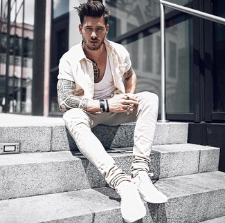 Comment porter un jean beige en été