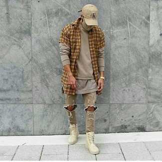 Comment porter un jean beige pour un style relax en automne