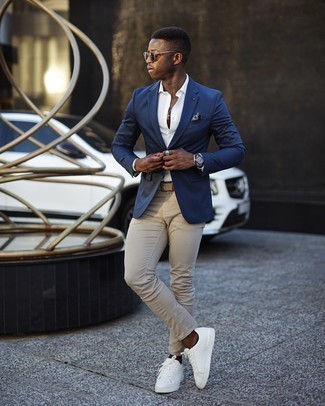 Comment porter un jean beige en été