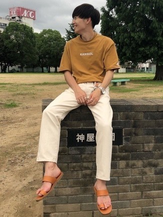 Comment porter un jean beige pour un style relax quand il fait très chaud