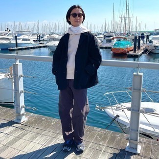 Comment porter un sweat à capuche en tricot beige