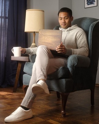 Comment porter un sweat à capuche en tricot beige