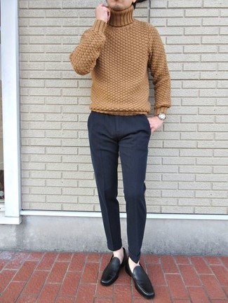 Comment porter un pull en tricot beige à 20 ans