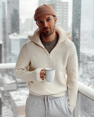Comment porter un pull en tricot beige quand il fait chaud