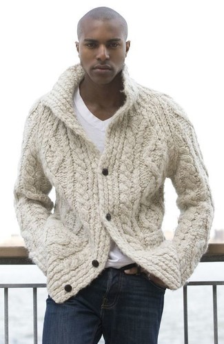 Comment porter un pull en tricot beige