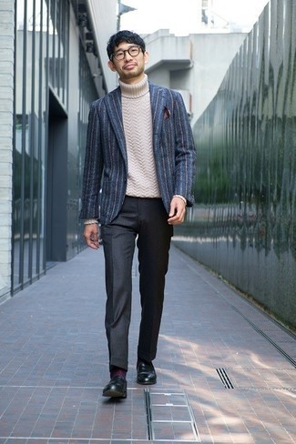 Comment porter un pull en tricot beige pour un style chic decontractés