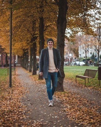 Comment porter un pull en tricot beige pour un style decontractés quand il fait froid