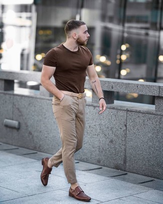 Comment porter une ceinture en cuir beige à 30 ans