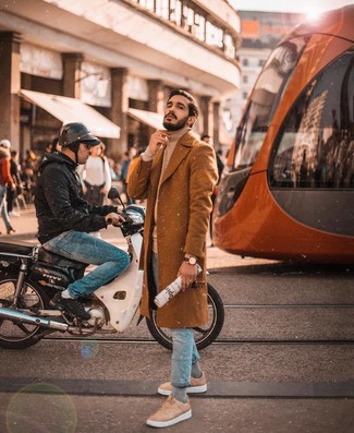 Un jean skinny à porter avec des baskets basses beiges