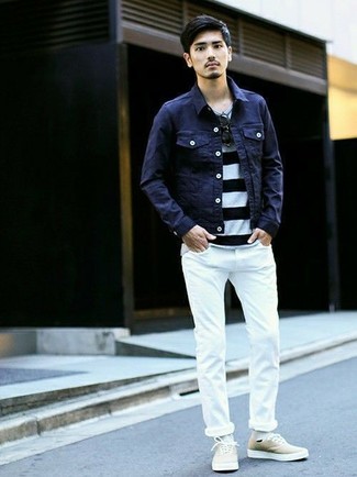 Un jean skinny à porter avec des baskets basses beiges