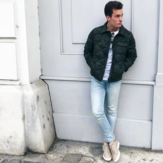 Un jean skinny à porter avec des baskets basses beiges