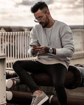Un jean skinny à porter avec des baskets basses beiges