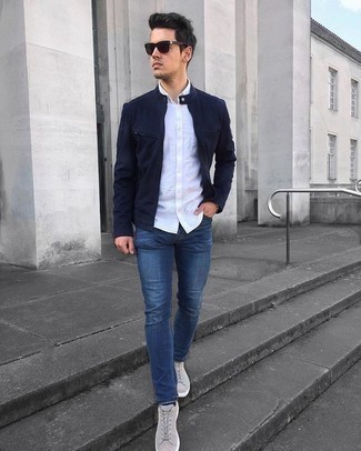 Un jean skinny à porter avec des baskets basses beiges