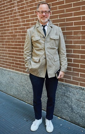 Comment porter un veste militaire beige