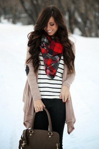 Comment porter un gilet beige