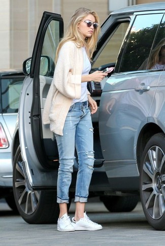 Comment porter un gilet beige