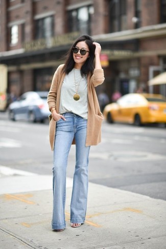 Comment porter un gilet beige pour un style chic decontractés au printemps