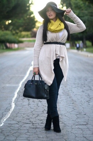 Comment porter un gilet beige pour un style chic decontractés au printemps
