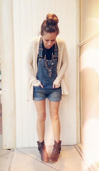 Comment porter un gilet beige