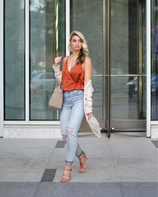 Comment porter un gilet beige