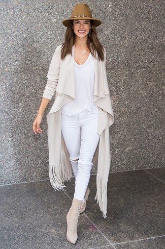 Comment porter un gilet beige