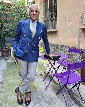 Comment porter une cravate écossaise beige