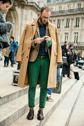 Comment porter un blazer en laine écossais beige