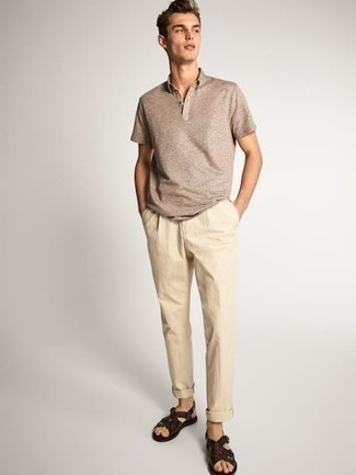 Comment porter un polo beige pour un style relax