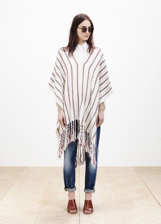 Comment porter un poncho beige au printemps