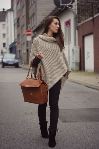 Comment porter un poncho beige