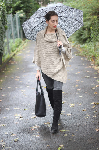 Comment porter un poncho beige