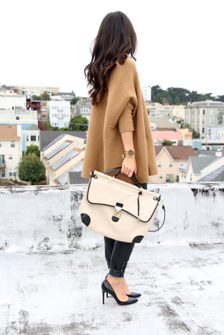 Comment porter un poncho beige