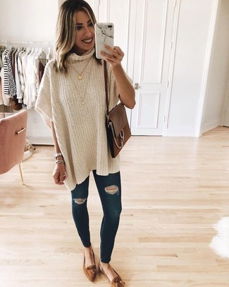Comment porter un poncho beige