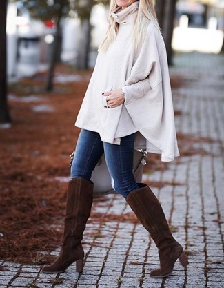 Comment porter un poncho beige