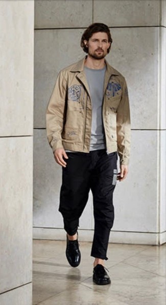 Comment porter une veste imprimée beige