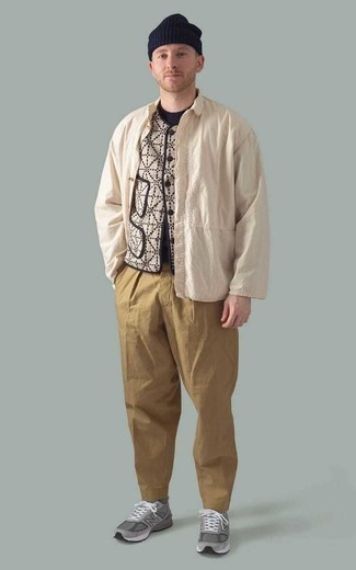 Comment porter une veste imprimée beige
